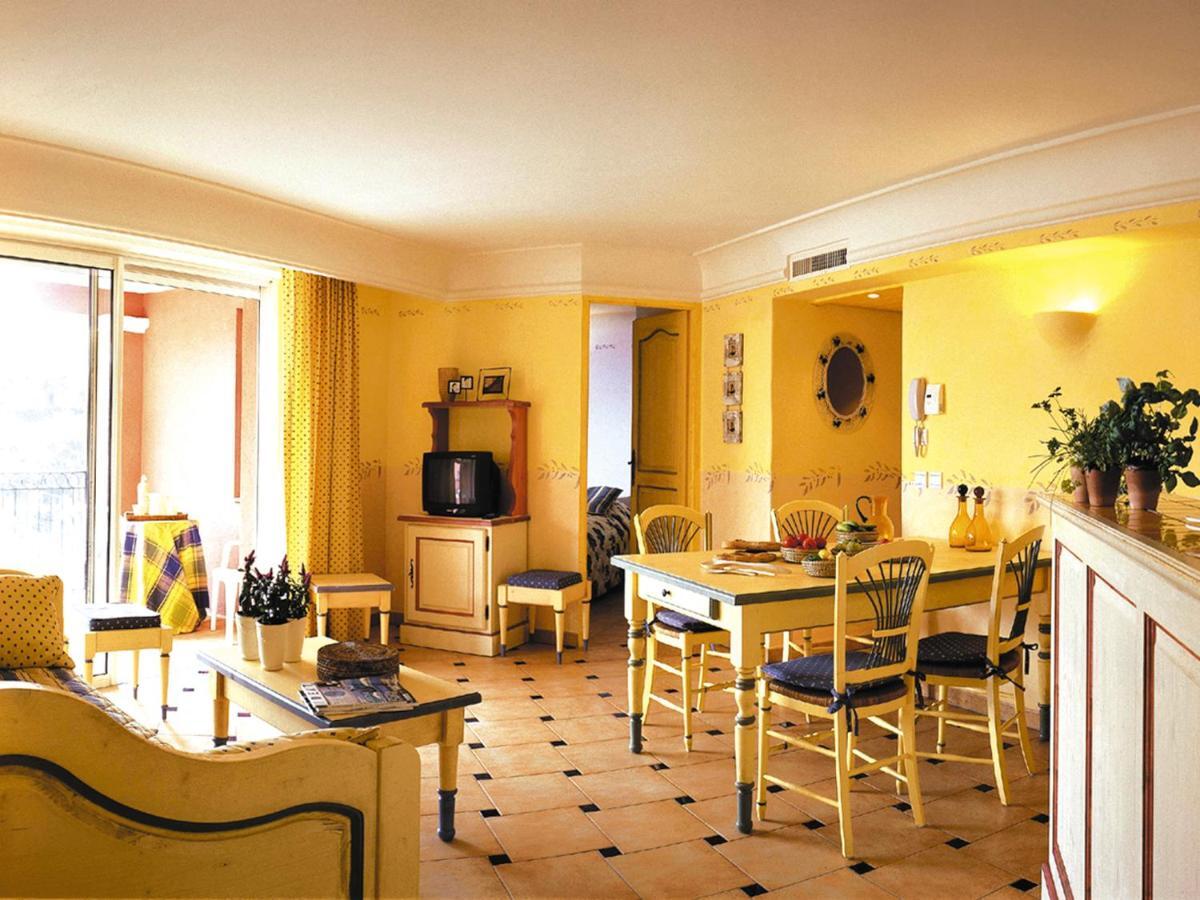 One-Bedroom Apartment Alcove